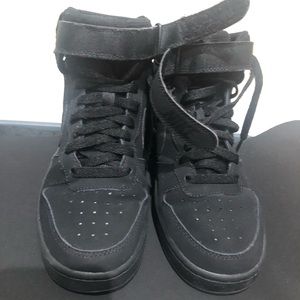 Nike High Tops used like new. Size 6y